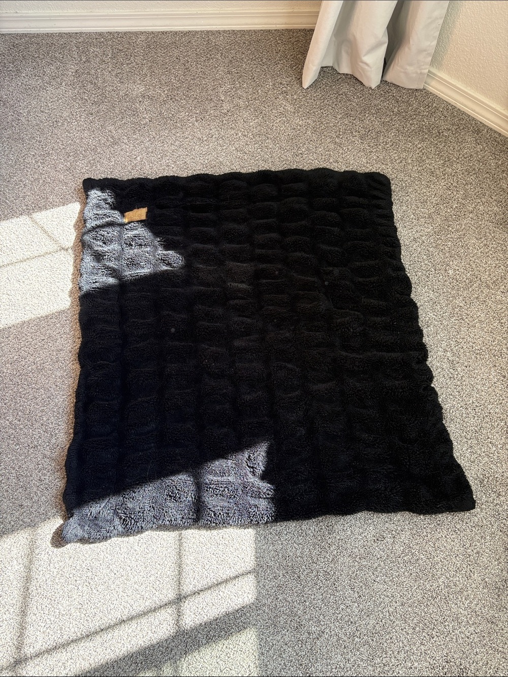 Small Lola baby blanket ~ black